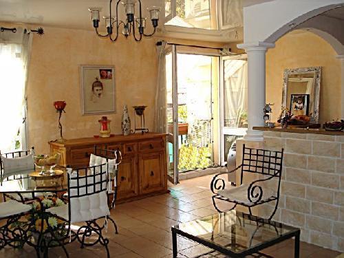 Vente NOTRE AGENCE IMMOBILIERE SPECIALISTE SUR ALLAUCH PLAN DE CUQUES CHATEAU GOMBERT 11EME 12EME 13EME VOUS PROPOSE SON APPARTEMENT T3 F3 COMMODITES VUE CALME ALLAUCH 13190 13